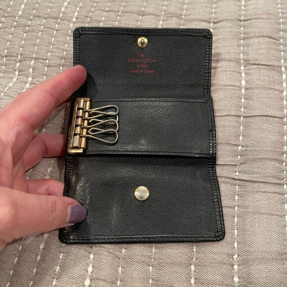 Louis Vuitton LV 4 Key Holder Black Epi Leather Authentic COA - Picture 4 of 7